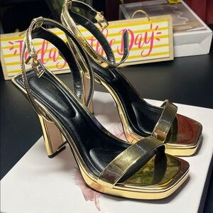Jessica Simpson Gold Strappy Platform Heels